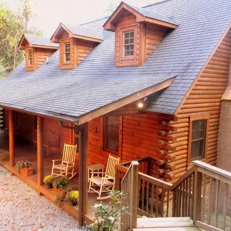 ALPINE LOG CABIN/COZY, COMFORTABLE, MODERN/BLUE RIDGE MOUNTAINS NEAR BOONE N.C.