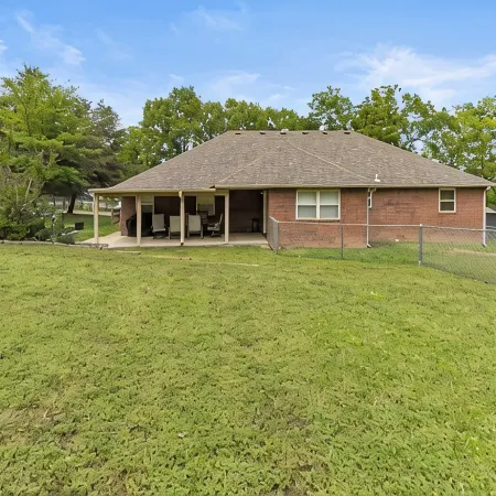 Lakeview Home in serene setting, 3 mi to Grove! Perfect for families & fishermen
