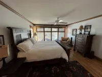Lakeside Luxury: Experience Tranquility in Our Remodeled Lake House - Balkon
