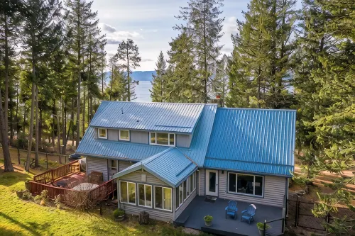6-bed, 5-bath cabin with majestic view of Flathead Lake with AC - sleeps 20 - Chalets