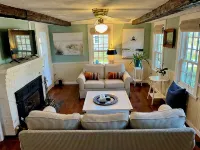 Dennisport! Walk to 3 Public Beaches! Charming 4-bedroom 3 bath House with AC - 4 stjerner