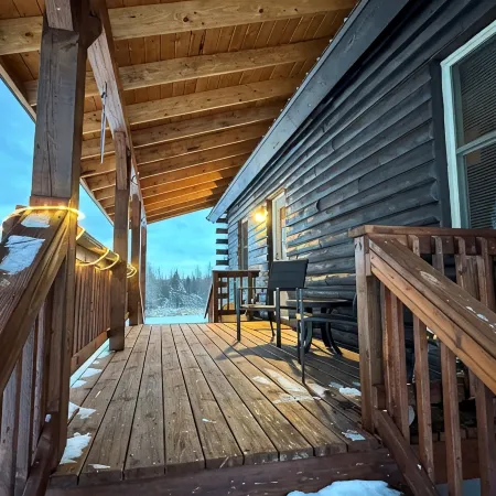 Cozy 1-bedroom cabin with AC, WiFi & garage in charming Ironwood