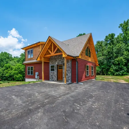 Hot tub cabin with fireplace, Smoky Mountain views, pet friendly, 10 min to Park