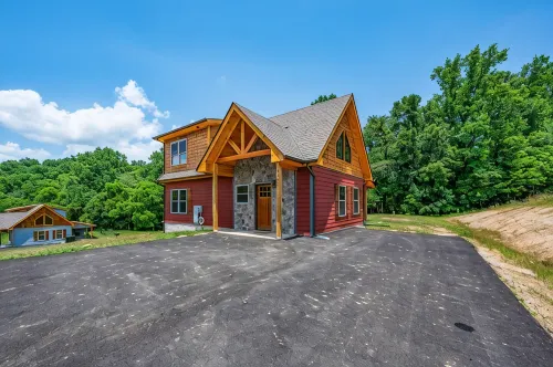 Hot tub cabin with fireplace, Smoky Mountain views, pet friendly, 10 min to Park