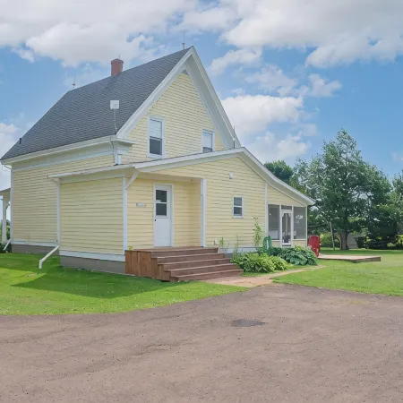 Historic Woodbine Cottage