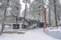 Tall pines cabin with chimney at "Upper Canyon" - ชาเลต์