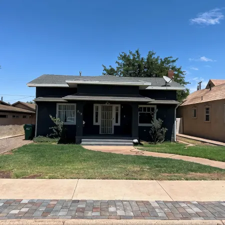 Nice Cozy 2 Bedroom 1bath house Close to DT Winslow