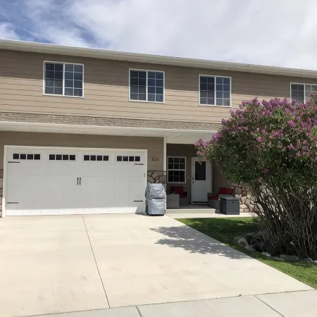 Quiet, comfortable, and central Cody location! Sleeps up to 5.