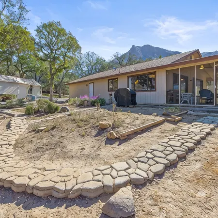 MOUNTAIN TOP WITH 4 ACRES AND SPECTACULAR VIEWS WITH HOT TUB