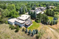 Stunning Home with Flatirons Views, 10-Min to Downtown & CU Campus!