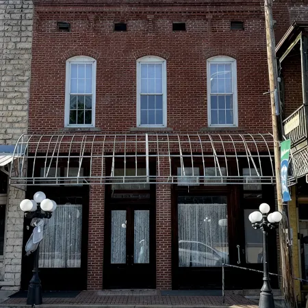 Brickhaven Loft on Historic Main Street - walk to Spring River, State Park, more