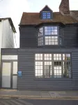 Boutique, interior designed, historic property - Homestays