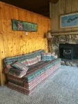 Cozy two bedroom log  cabin on the Chena River near town. - 2-نجوم