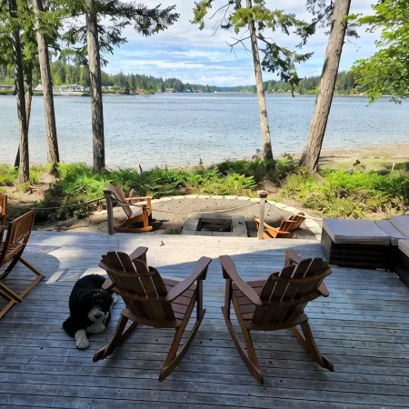 Tranquil Lowbank Waterfront Cottage.