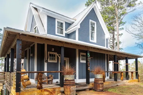 Waterfront Treasure - Main WIE House