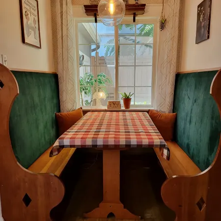 Heart of Eugene ~ Cozy Vintage Home/2 min to UO