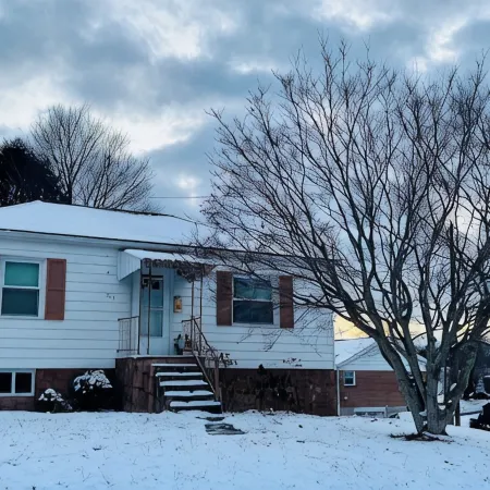 Cozy House in Beckley, WV with WiFi.