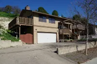 Just Blocks To Downtown & A Short Drive To Breathtaking Wineries! - Bintang 2