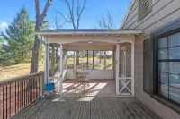Cheerful, southwest-inspired heartland hideaway - 5-Star