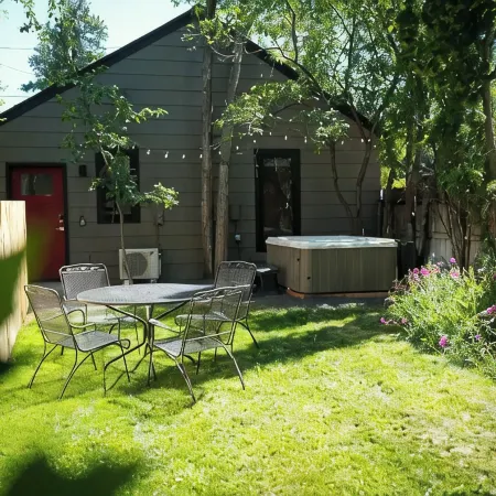 Downtown Bend Vacation Cottage