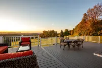 Sky High Chalet! Gorgeous home on 10+ acres with hot tub, 2 minutes to Wellsboro - 3 stjerner