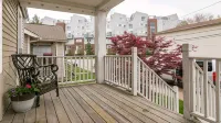 Mid-Century Modern Home in Downtown Royal Oak! - Homestays
