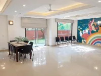 EMBLEM - Arjun Marg, Golf Course road Gurgaon Отели рядом с достопримечательностью «Офис IndiGo»