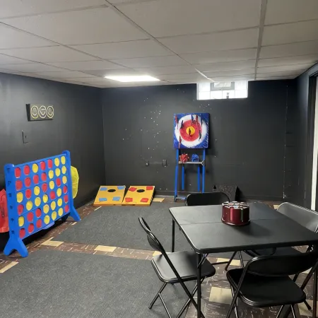 Cute 3Bdrm House | Laundry, Game Room, Backyard Отели в г. Акрон