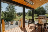 Mt Rainier Retreat-Views, Hot tub, EV, Heated deck - 4-Star