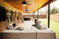 Cottage with hot tub!