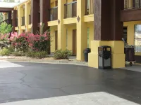 Days Inn & Suites by Wyndham Fort Valley Hotels in Peach County