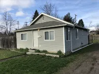 Home in Springfield with large yard and driveway