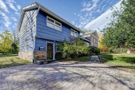 In-Town! Blue House 4 BR w Terrace and Backyard