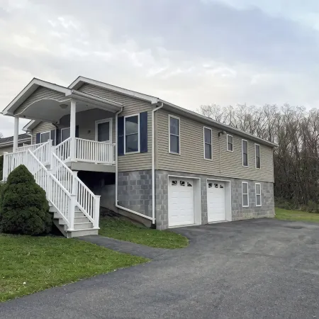 Stylish Cozy Home with Gorgeous Views!