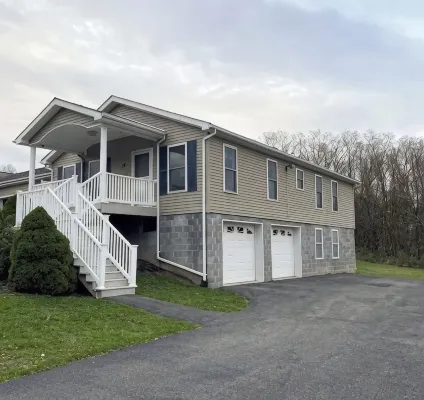 Stylish Cozy Home with Gorgeous Views!