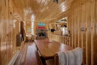 Iconic Mountain Cabin | River | Couples | Peaceful (pet-friendly)