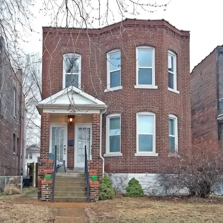 Beautiful 4 bedroom Home by the Hill - Privacy Fenced Backyard and Fast Internet