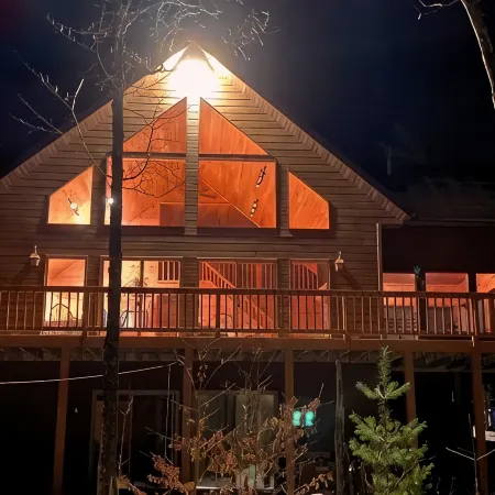 Beautiful Home in the Woods Отели в г. Ленрут