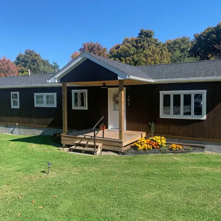 Charming 2-bedroom home in quaint Newfield with WiFi