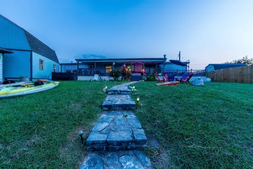 Lakefront Home with Dock, 6 Kayaks! 3 Miles to Granbury Square