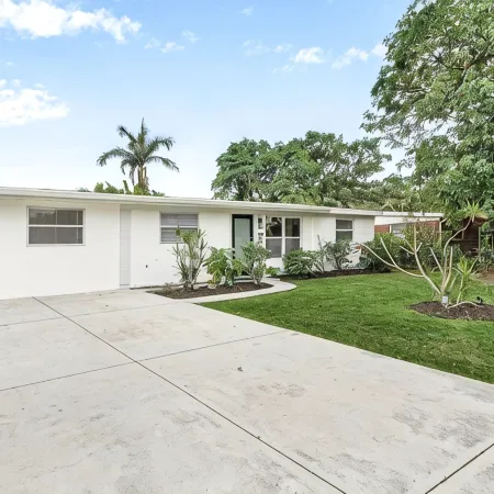 "La Casa Delmar" Heated Pool! Close to Beaches and 5th Ave.