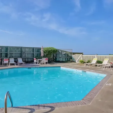 Fun in the Sun on Topsail Island at the Pelican Pad: A cozy oceanfront condo