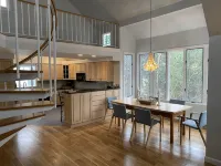 GREAT LOCATION- 4 bedrooms with 2 ensuites. Short walk to beach and town center. - 4-Star