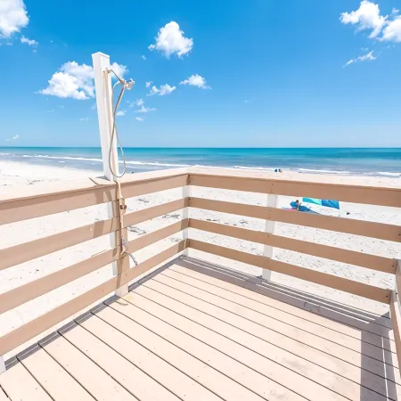 Oceanfront 2Br Condo w/ Balcony & Flexible Sleeping Setup, Unit 338