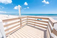 Top Floor Oceanfront 2Br w/ Balcony at Paradise Beach Club, Unit 447 - Wifi