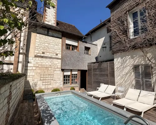 Le Champ des Oiseaux & Spa Hotels near Aube Stadium