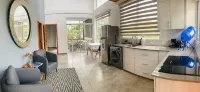 Modern apartment with 18 feet ceilings and private terrace with view to a park - 公寓