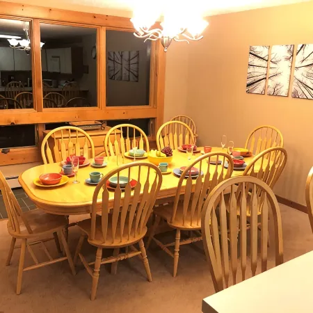 Mount Snow Timber Creek Townhouse with Pool and Ski Shuttle
