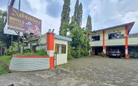 Naratas Hotel Cisarua Puncak Mitra RedDoorz Hotel di Leuwimalang