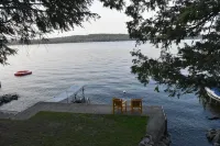 Sebec Lakefront Cottage, Swim/Boat/BBQ from deck - Homestays